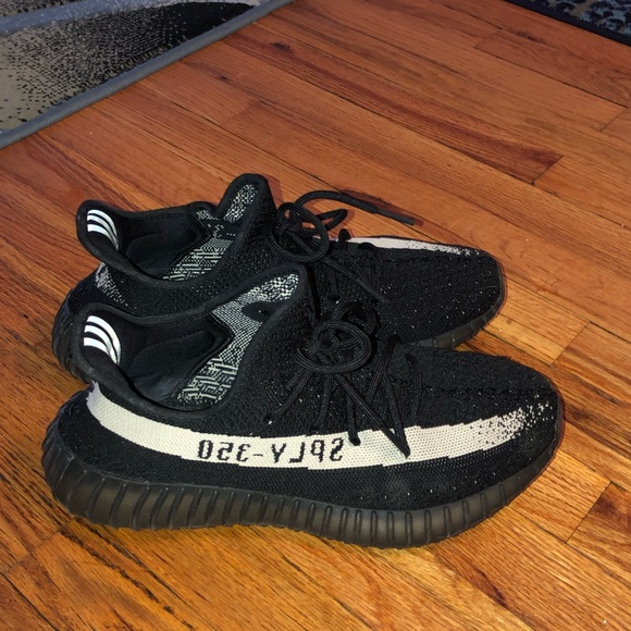 Yeezy 350 v2 Oreo - Picture 1 of 7